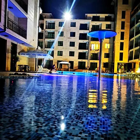 Family Amadeus Lux Апартаменты *